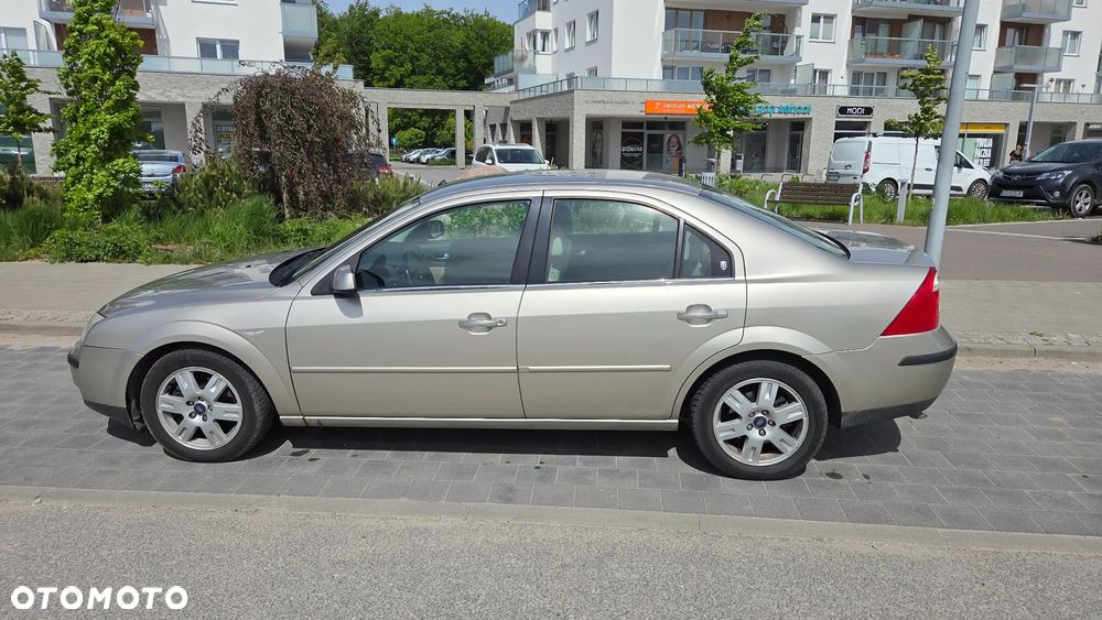 Ford Mondeo 2.0 Ambiente - 2