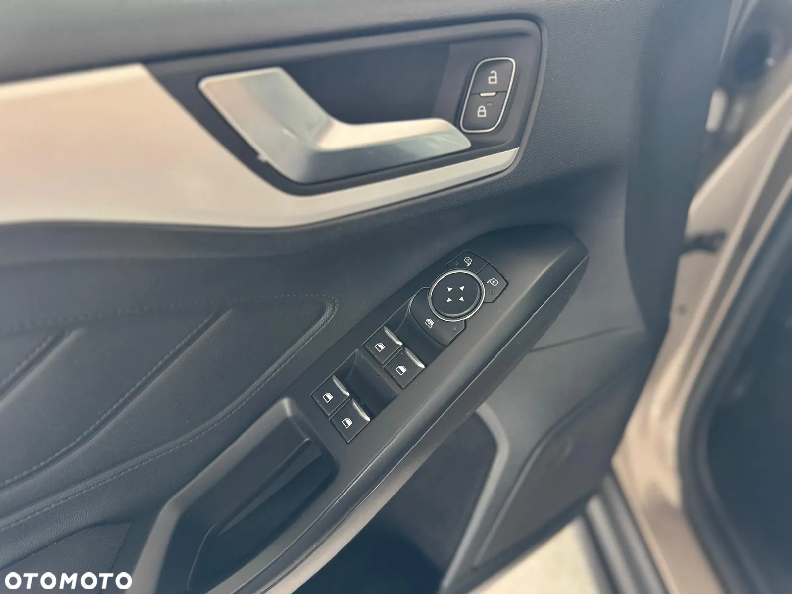 Ford Focus 1.0 EcoBoost Titanium Business - 18