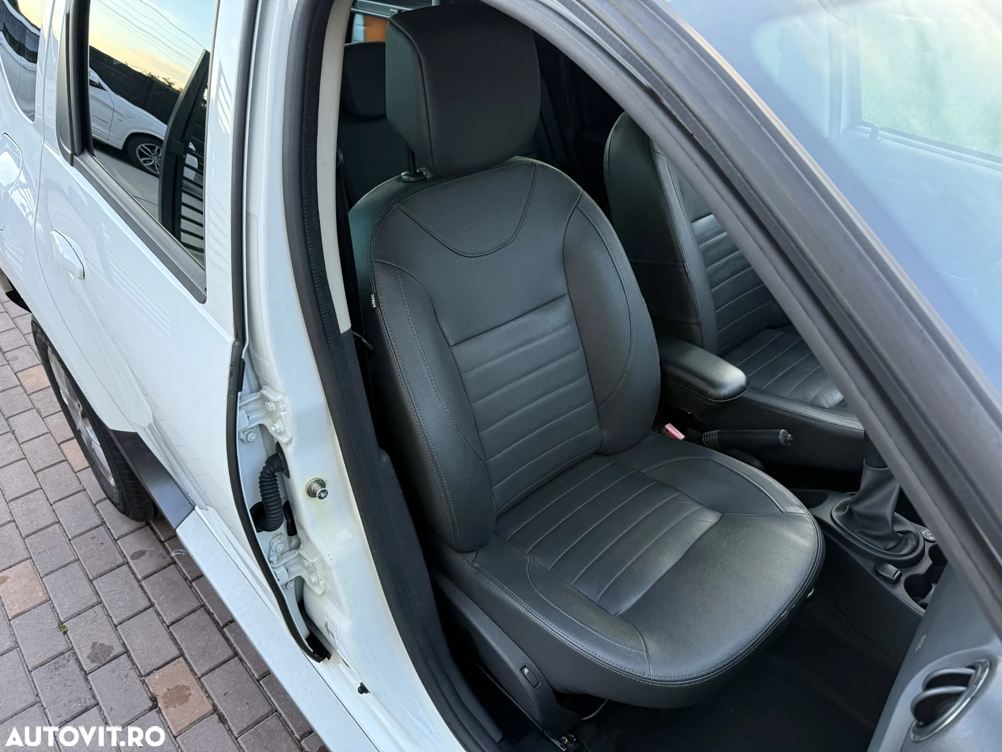 Dacia Duster 1.6 16V 4x2 Prestige - 9