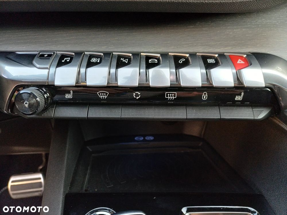 Peugeot 3008 1.6 PureTech Hybrid4 PHEV GT S&S EAT8 - 19