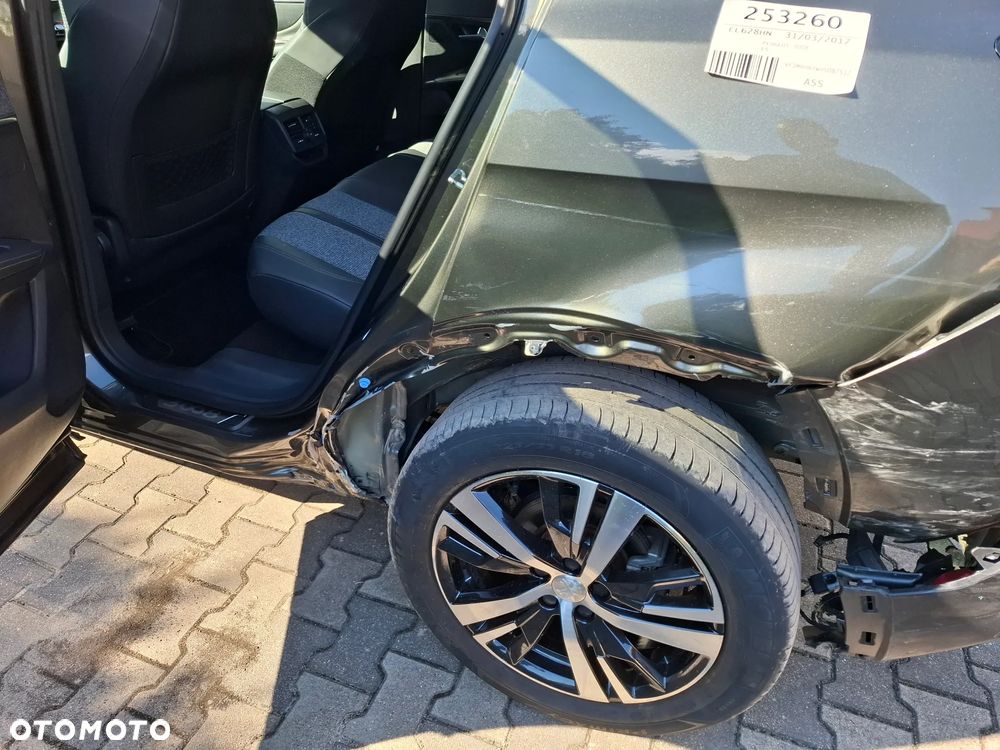 Peugeot 3008 PureTech 130 Stop & Start GPF Allure - 32