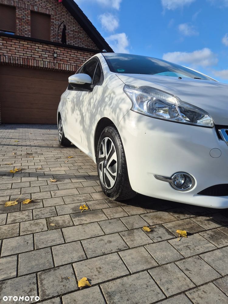 Peugeot 208 - 16