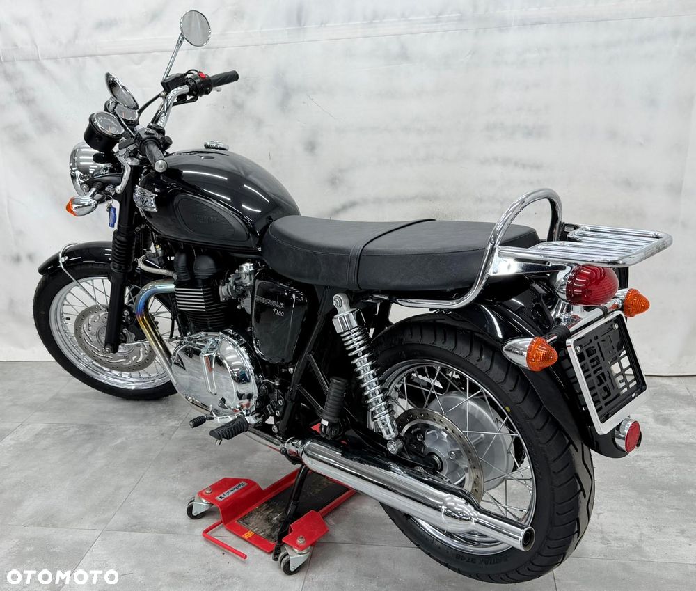 Triumph Bonneville - 9