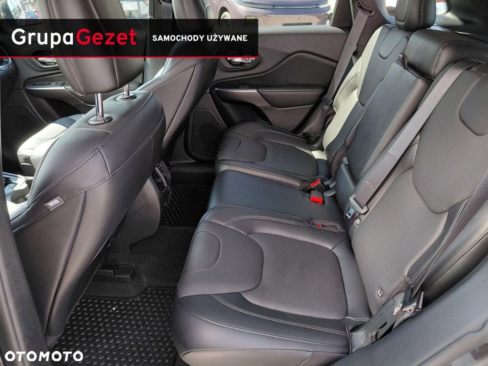 Jeep Cherokee - 9