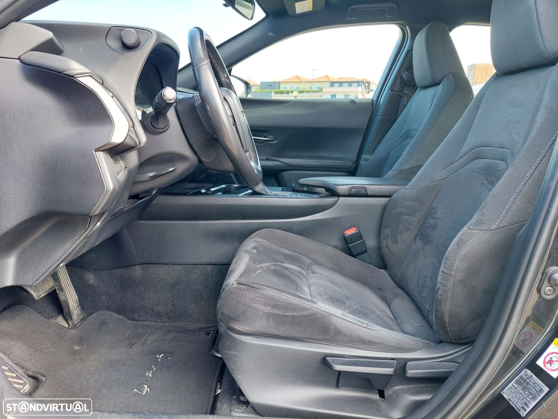 Lexus UX 250h Business - 14