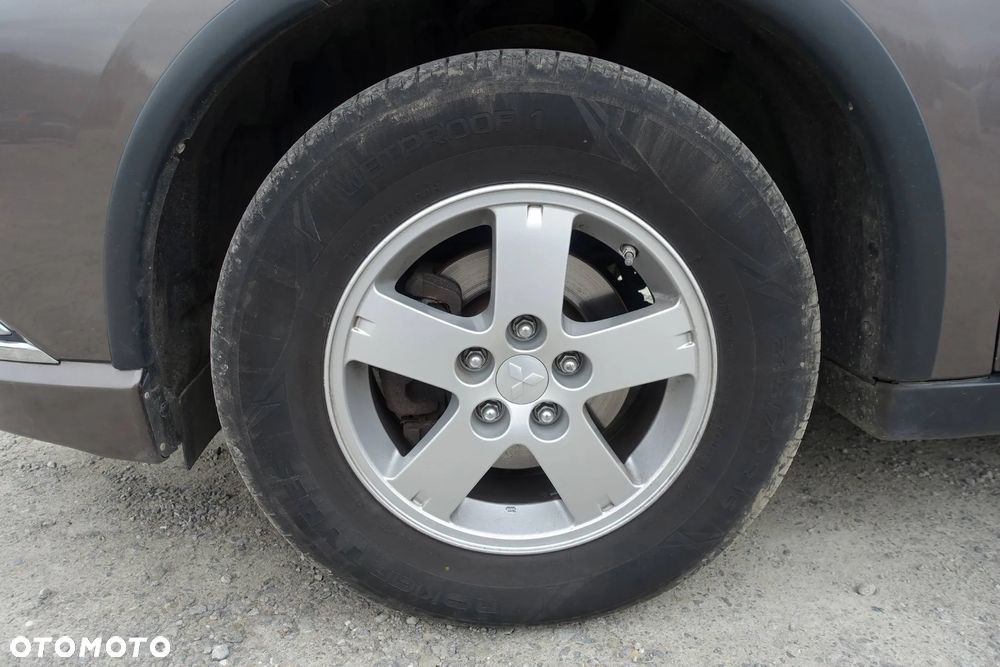 Mitsubishi Outlander 2.2 DI-D 4WD Intense - 30