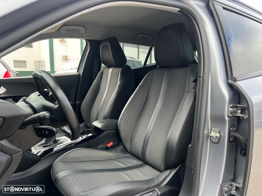 Peugeot 2008 1.2 PureTech Allure - 19