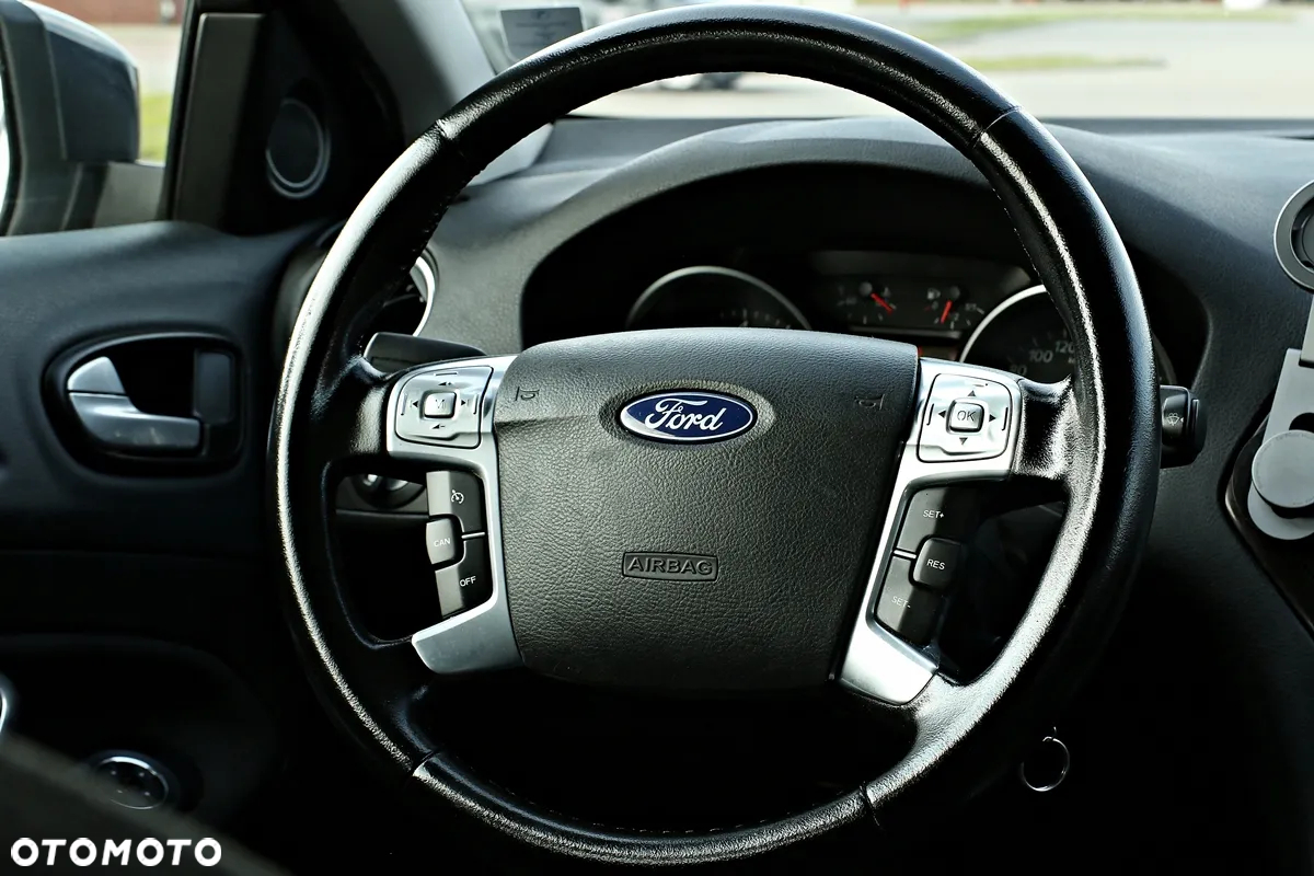 Ford Mondeo 2.0 Ghia - 24