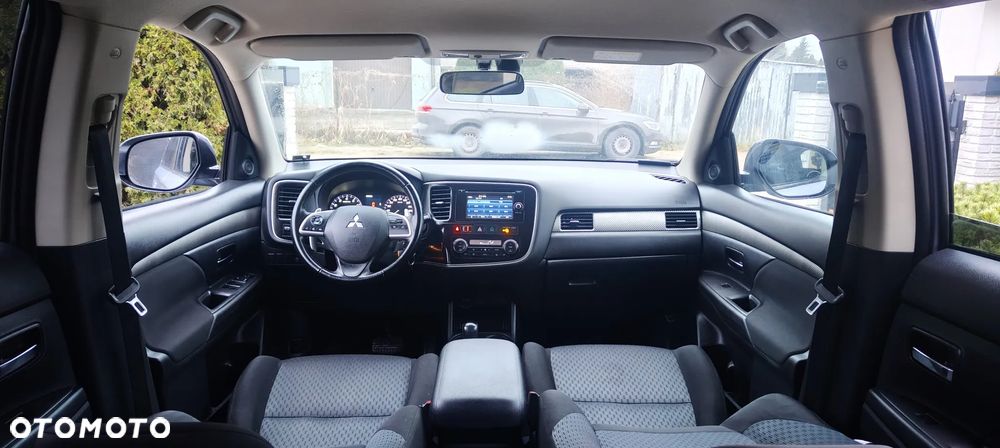 Mitsubishi Outlander 2.0 Intense 4WD CVT - 19