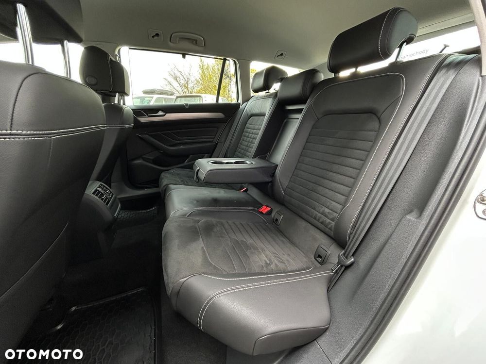 Volkswagen Passat Variant 2.0 TDI EVO Elegance DSG - 20