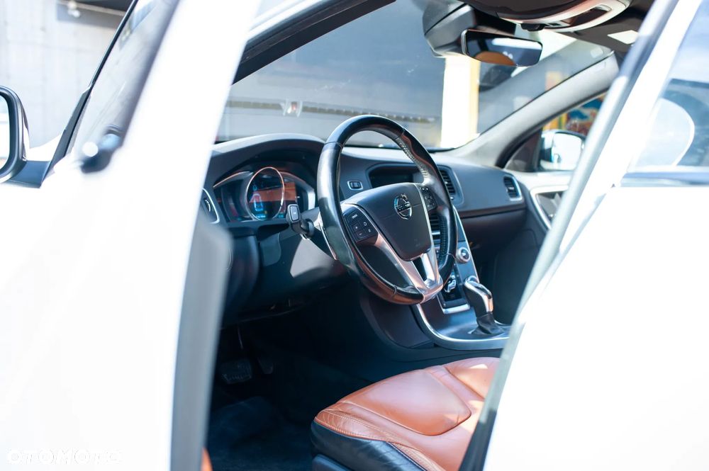 Volvo V60 T6 AWD Summum - 21