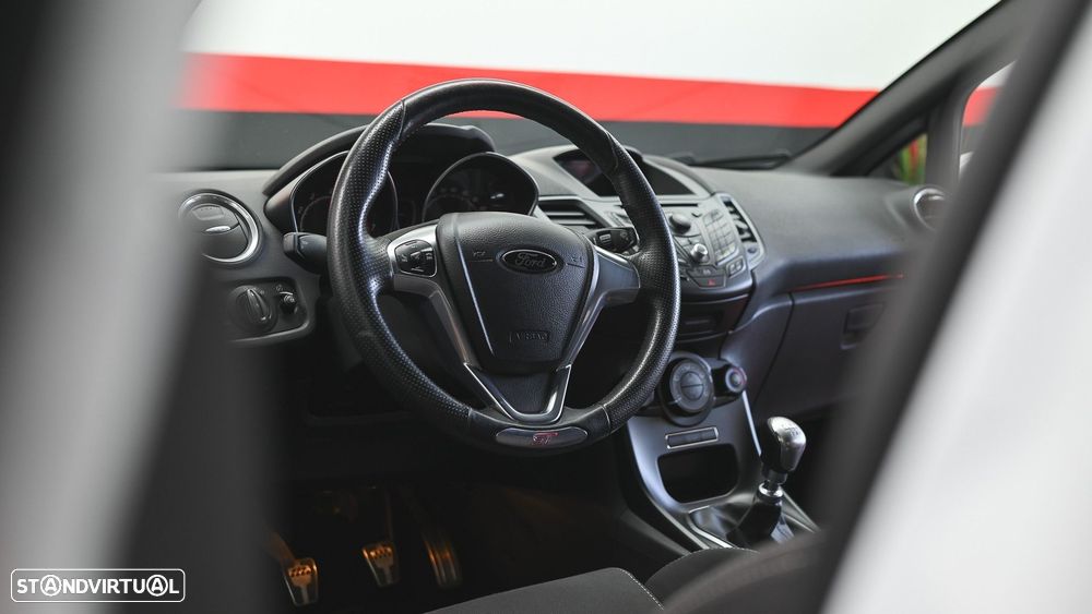 Ford Fiesta 1.6 EcoBoost ST - 38