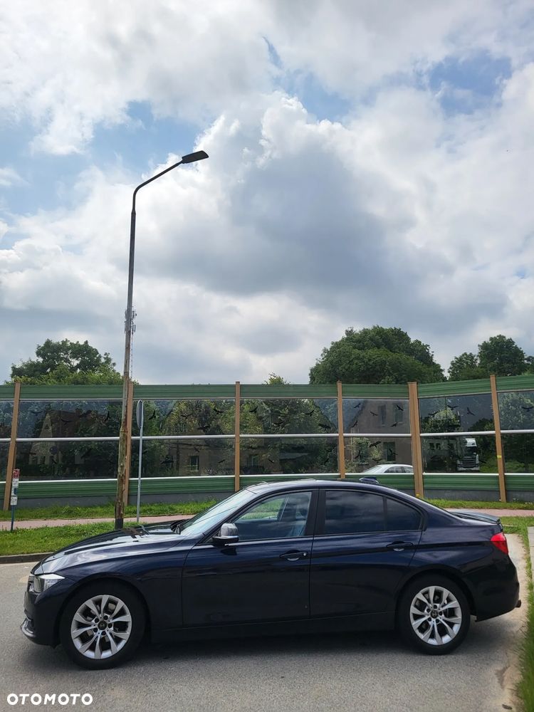 BMW Seria 3 320i - 4