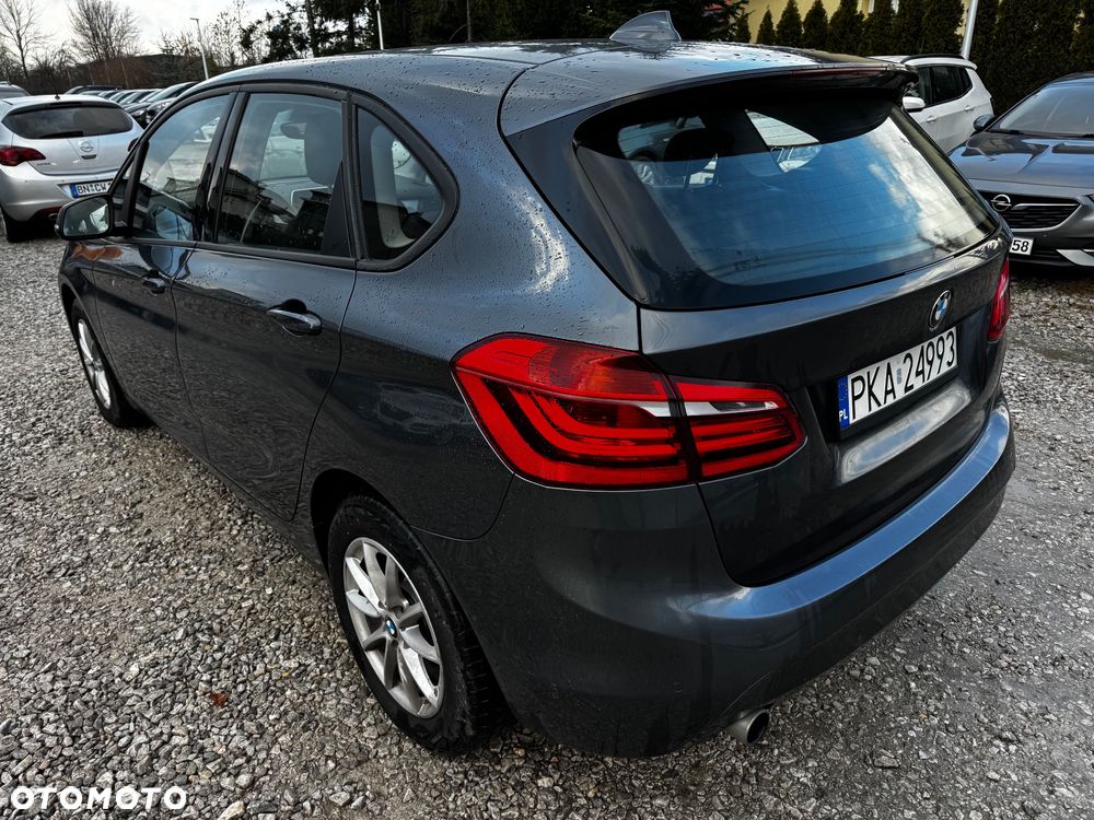 BMW Seria 2 218d - 14