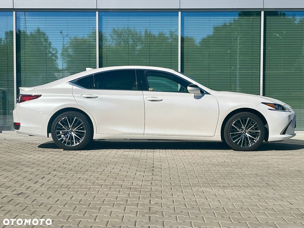 Lexus ES 300h Business Edition - 4