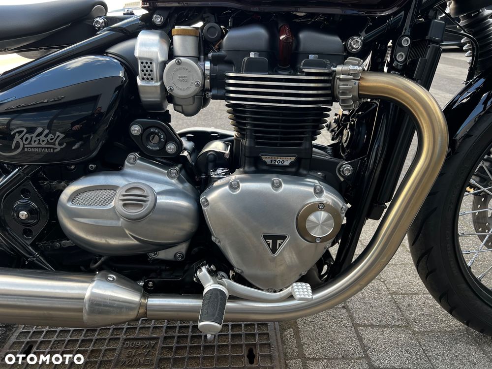 Triumph Bonneville Bobber - 10