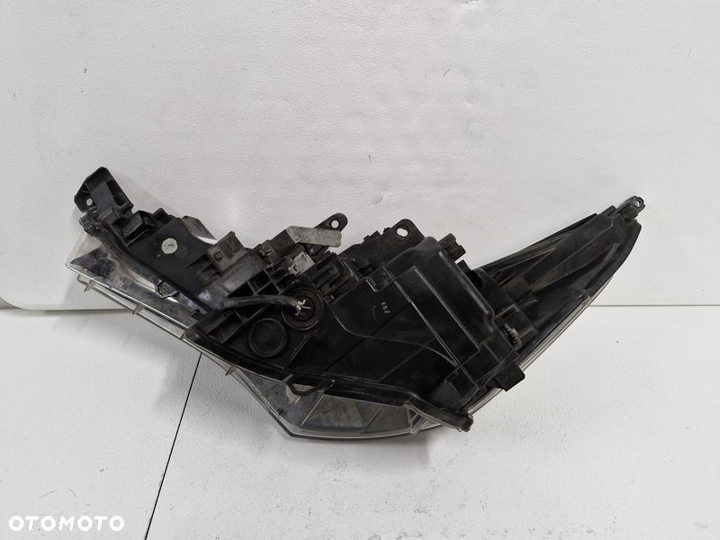 TOYOTA AVENSIS T27 LIFT T29 LAMPA REFLEKTOR PRAWY PRZÓD PRZEDNI SOCZEWKA UK - 8