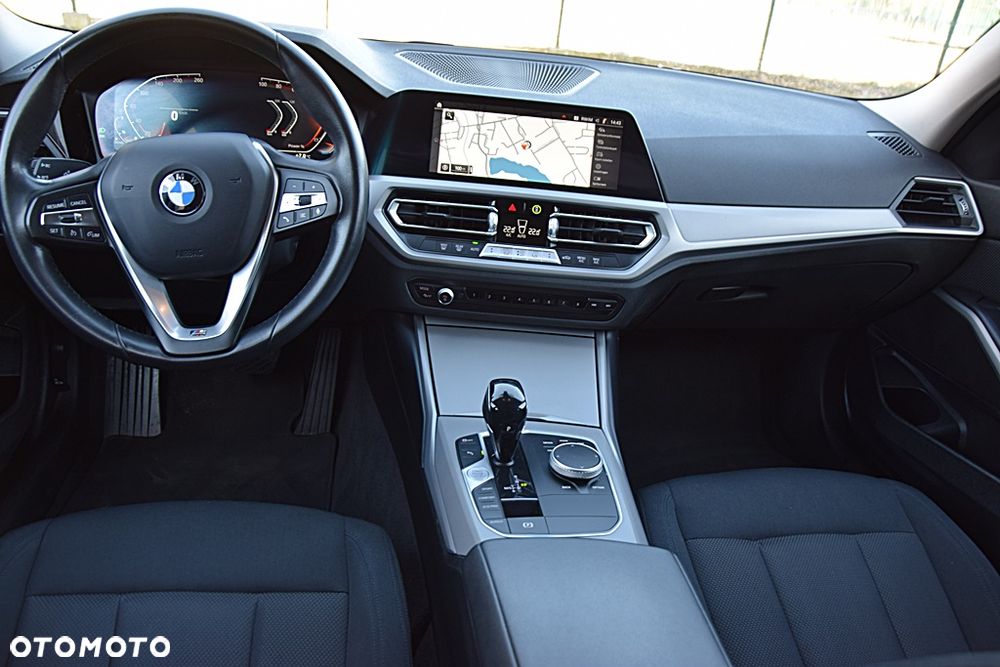 BMW Seria 3 318d Edition M Sport Shadow - 13