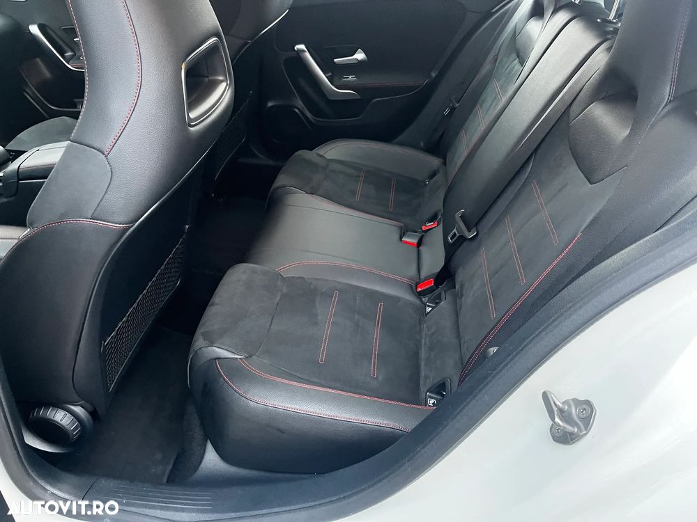 Mercedes-Benz A 220 4Matic 7G-DCT AMG Line - 11