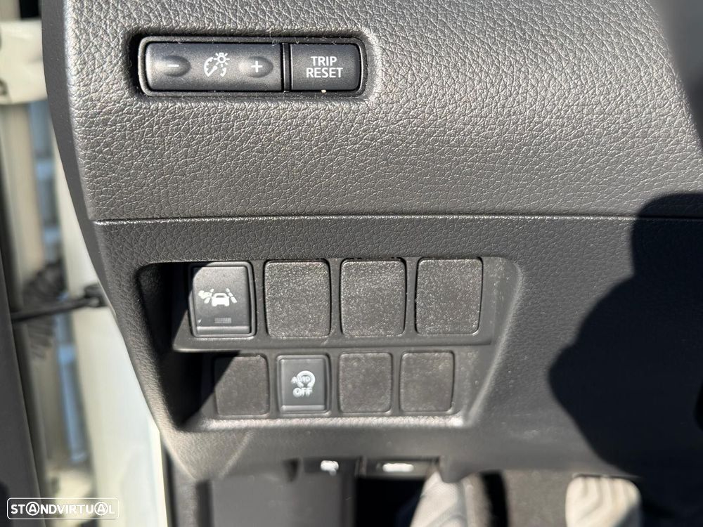 Nissan Qashqai 1.5 dCi N-Connecta 18 - 19