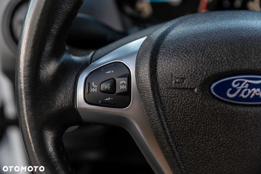 Ford Tourneo Courier 1.0 EcoBoost Trend - 23