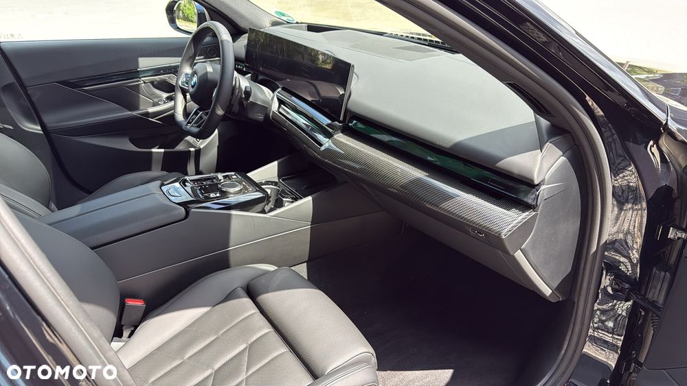 BMW Seria 5 520d xDrive - 32