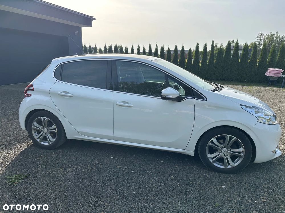Peugeot 208 - 13