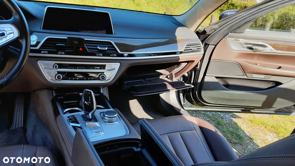 BMW Seria 7 - 26