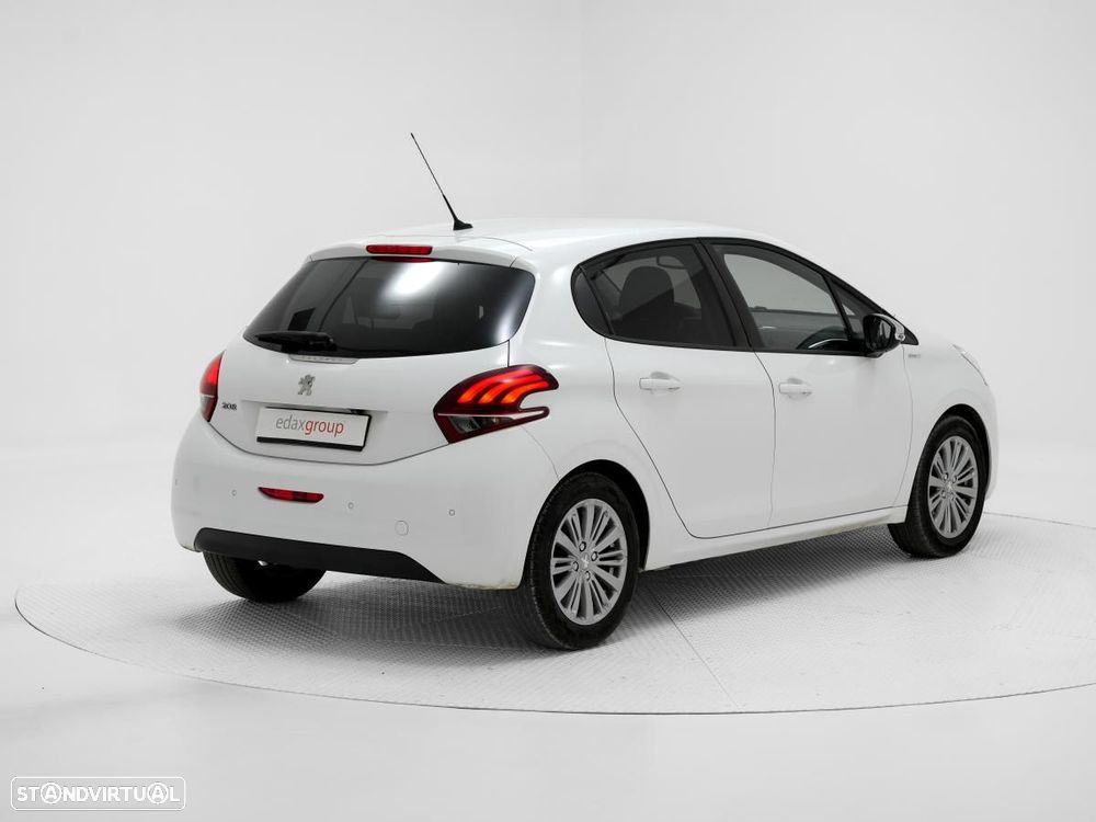 Peugeot 208 - 3