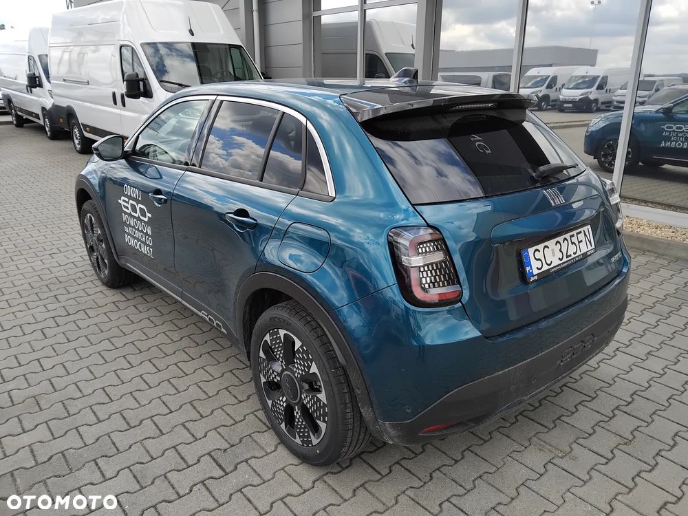 Fiat 600 1.2 Turbo La Prima eDCT - 2