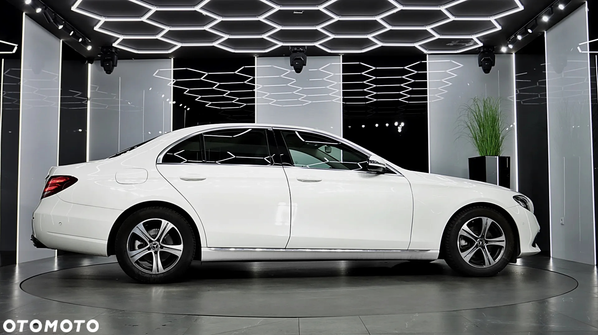 Mercedes-Benz Klasa E 220 d 9G-TRONIC - 10