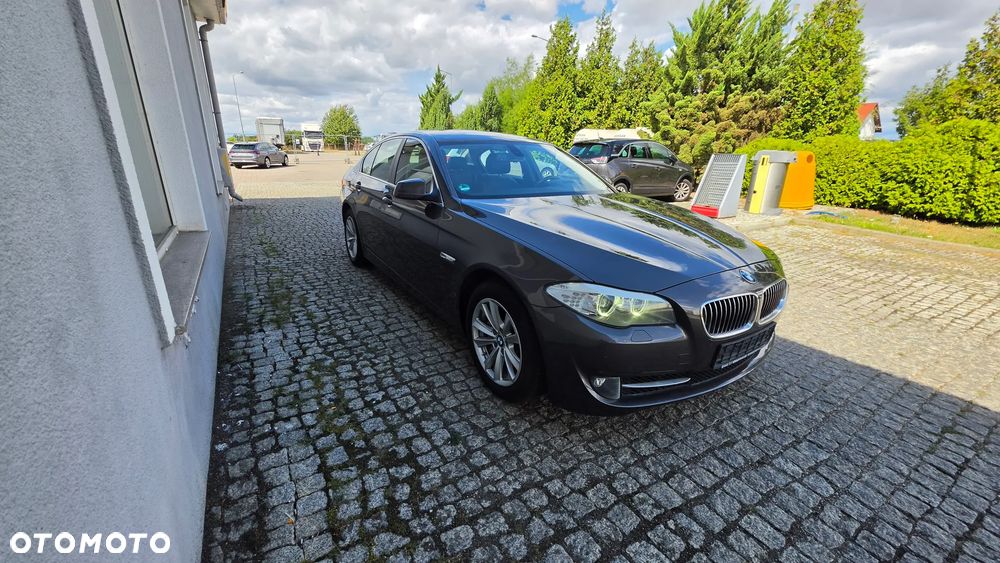 BMW Seria 5 528i Sport-Aut Luxury Line - 3