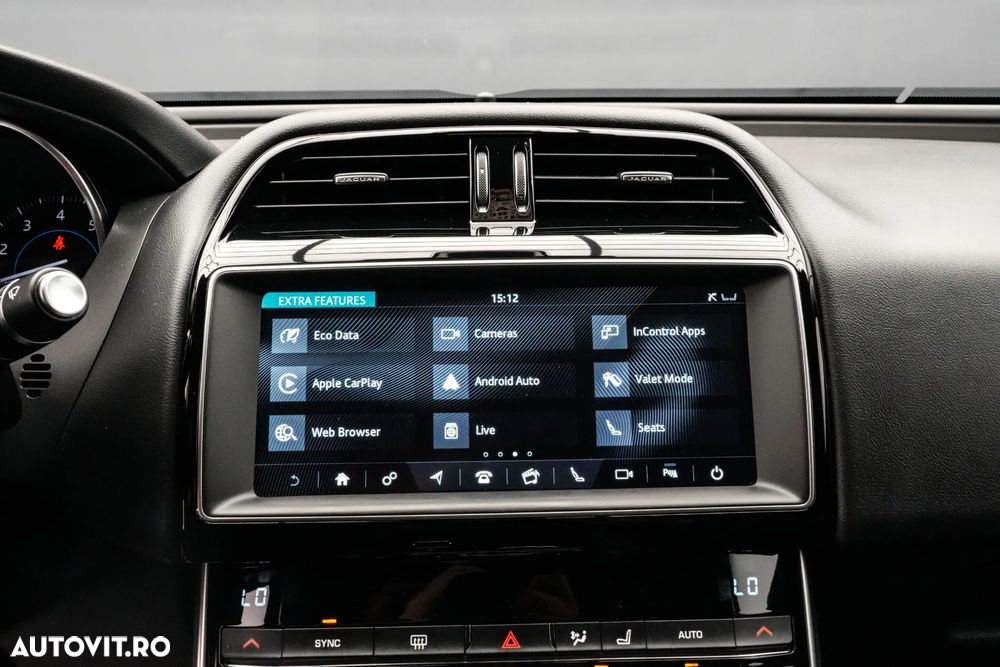 Jaguar XE 20t RWD Portfolio - 23