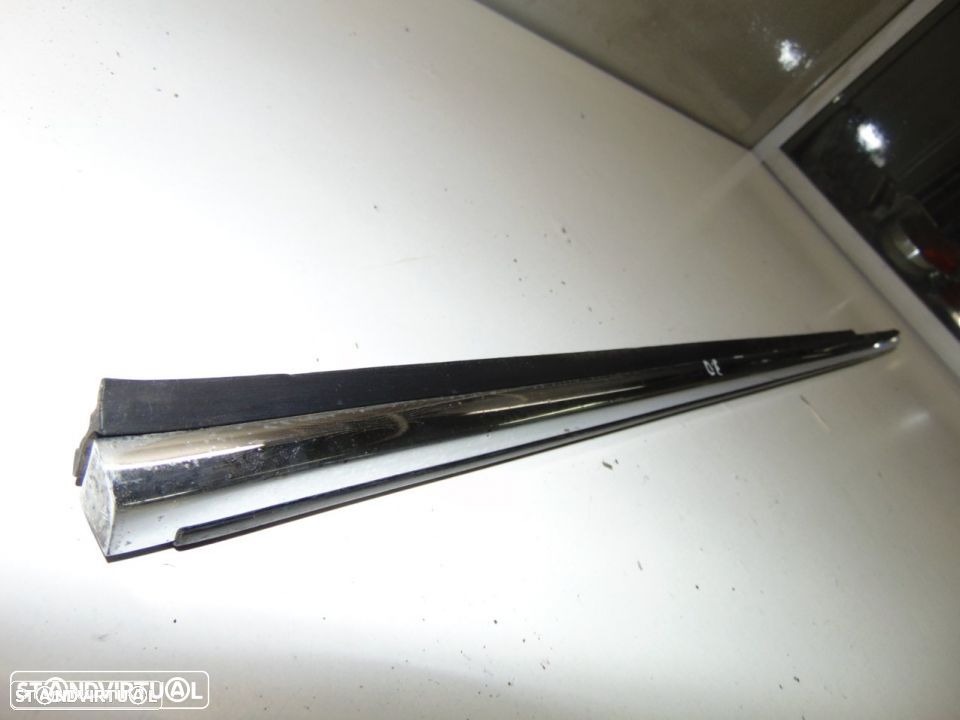 Toyota antigo - friso lateral - 2