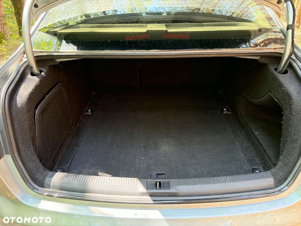 Audi A4 Limousine - 14