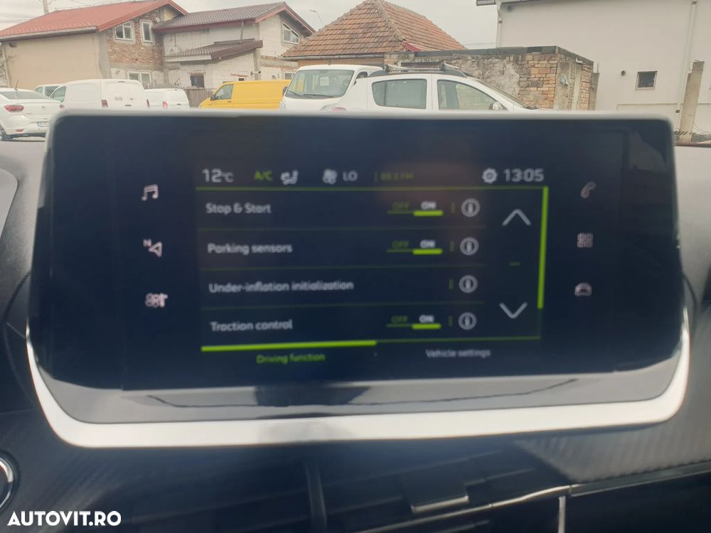 Peugeot 2008 1.2 L PureTech STT Allure - 25