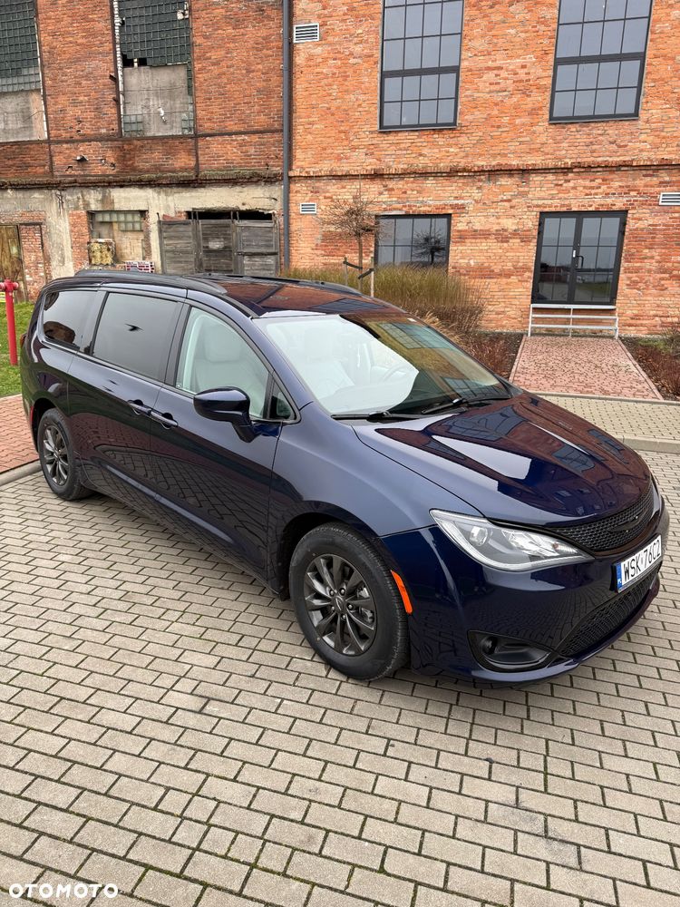 Chrysler Pacifica - 18