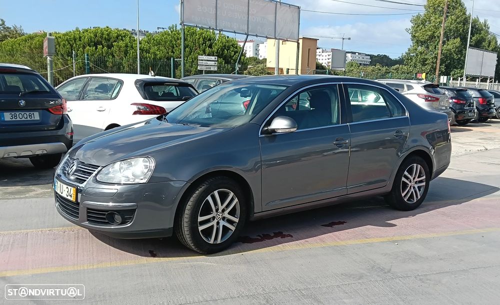 VW Jetta 1.6 TDi Confortline - 3