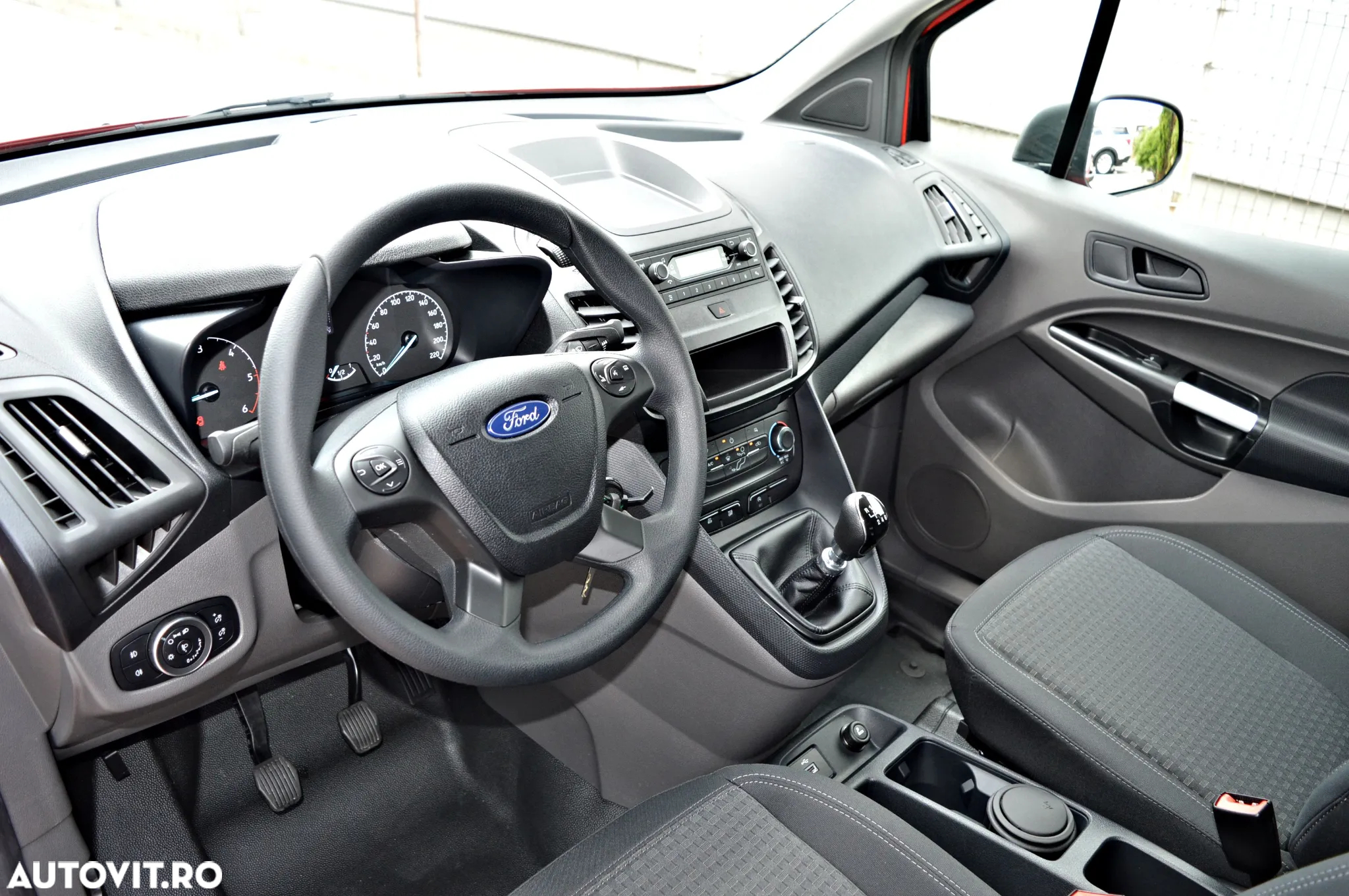 Ford Transit Connect - 11