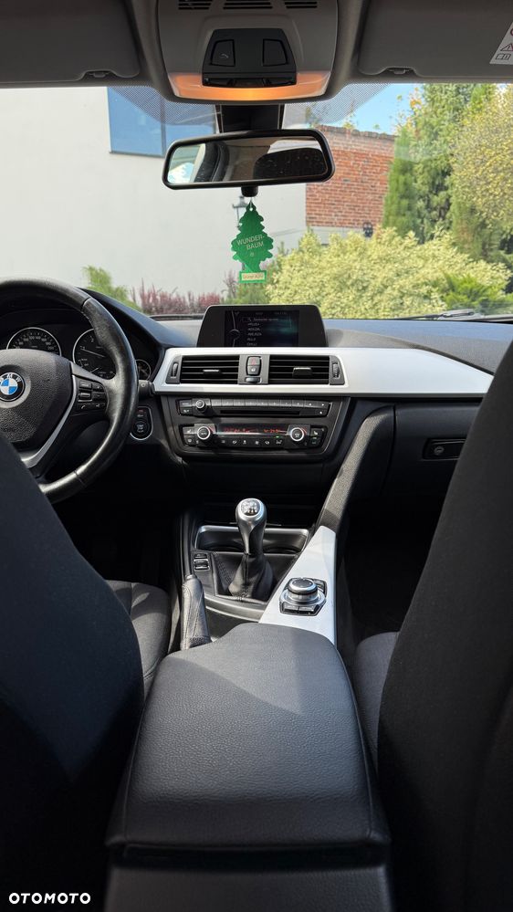 BMW Seria 3 320d - 23