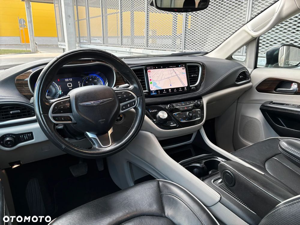 Chrysler Pacifica - 17