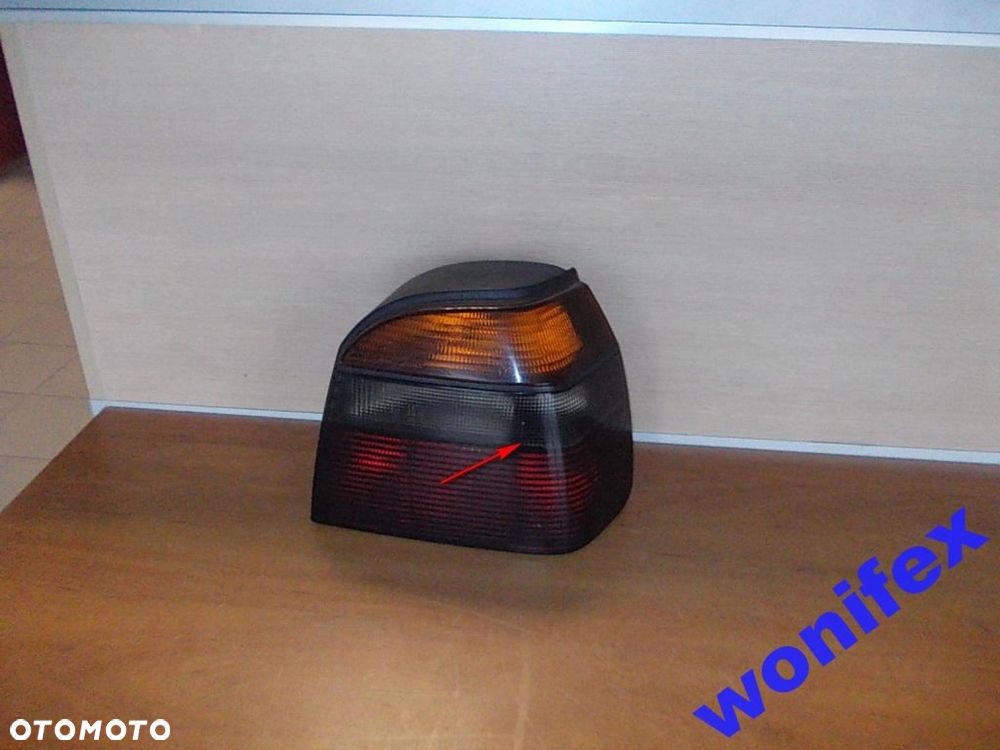 LAMPA TYLNA PRAWA GOLF III HB CZARNA - 2