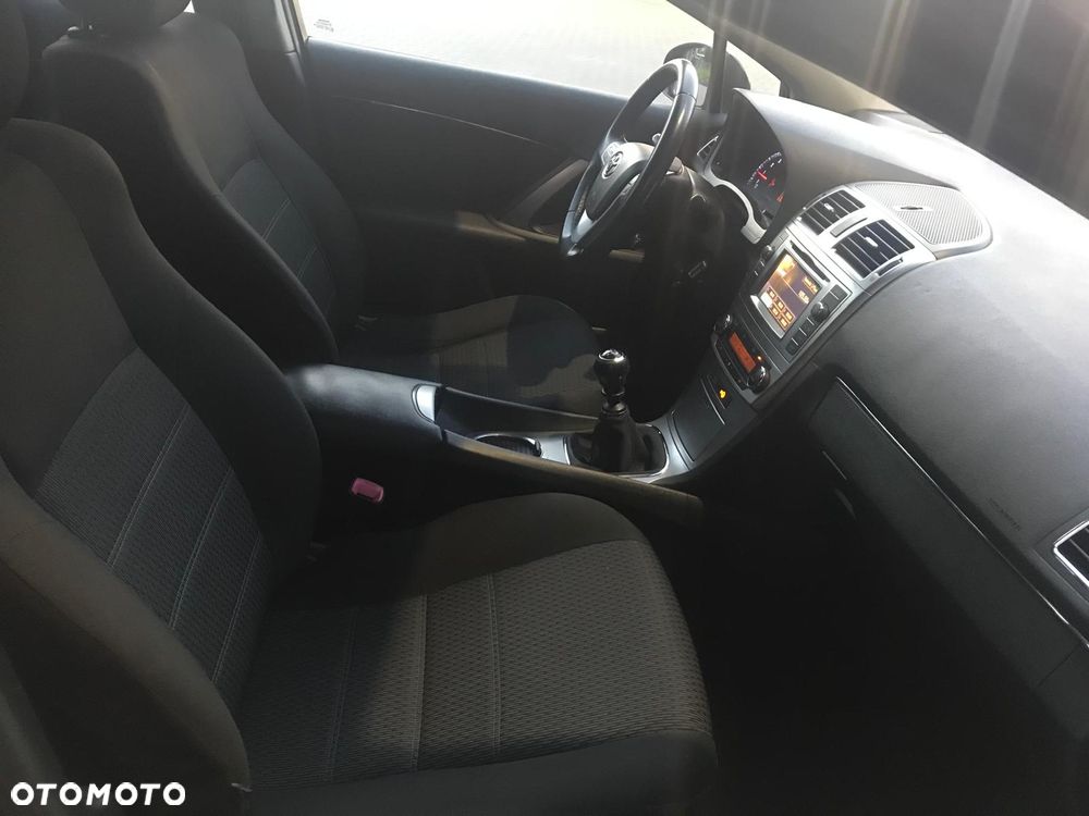 Toyota Avensis 1.8 Premium - 8