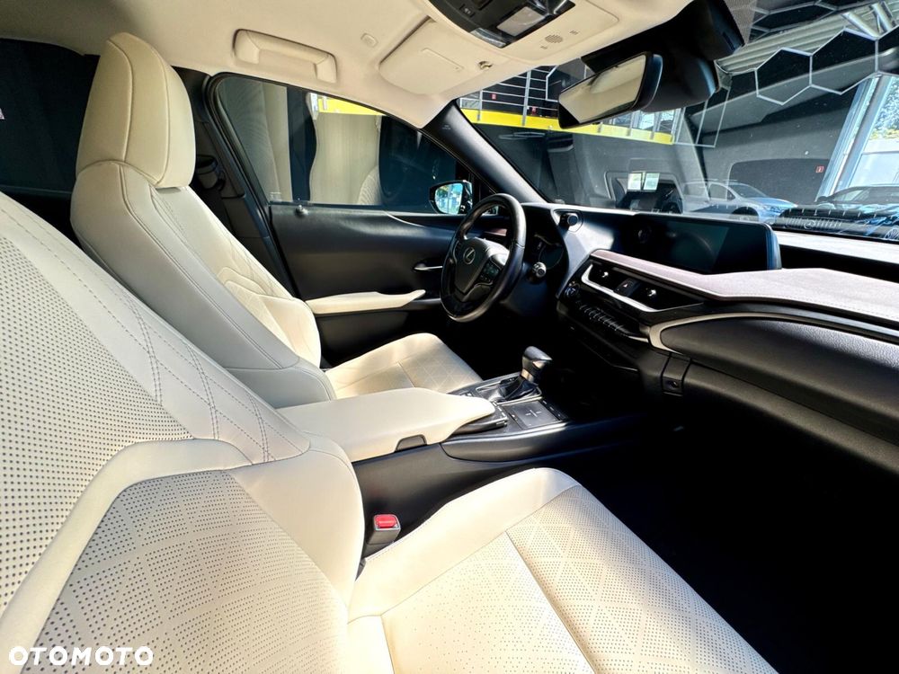 Lexus UX - 7