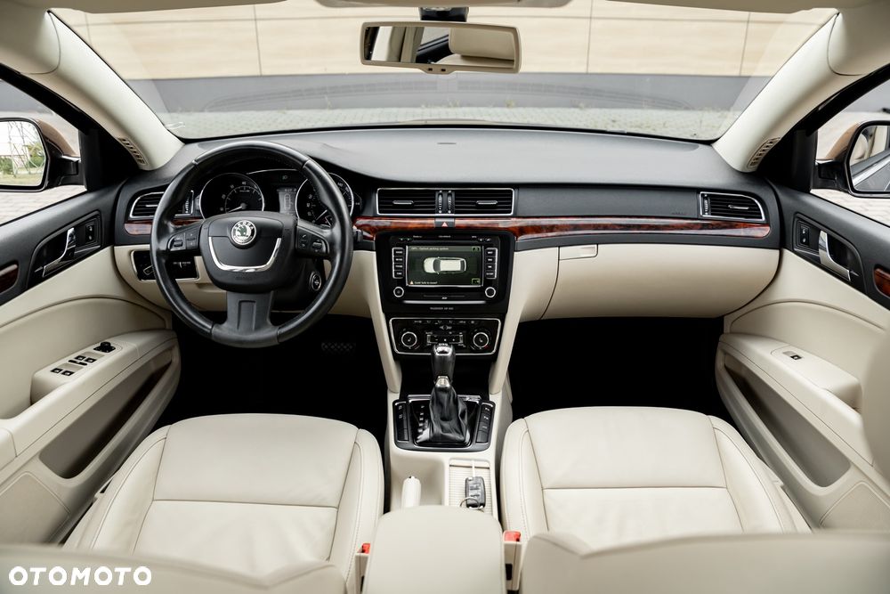 Skoda Superb Combi 3.6 V6 4x4 DSG Elegance - 34