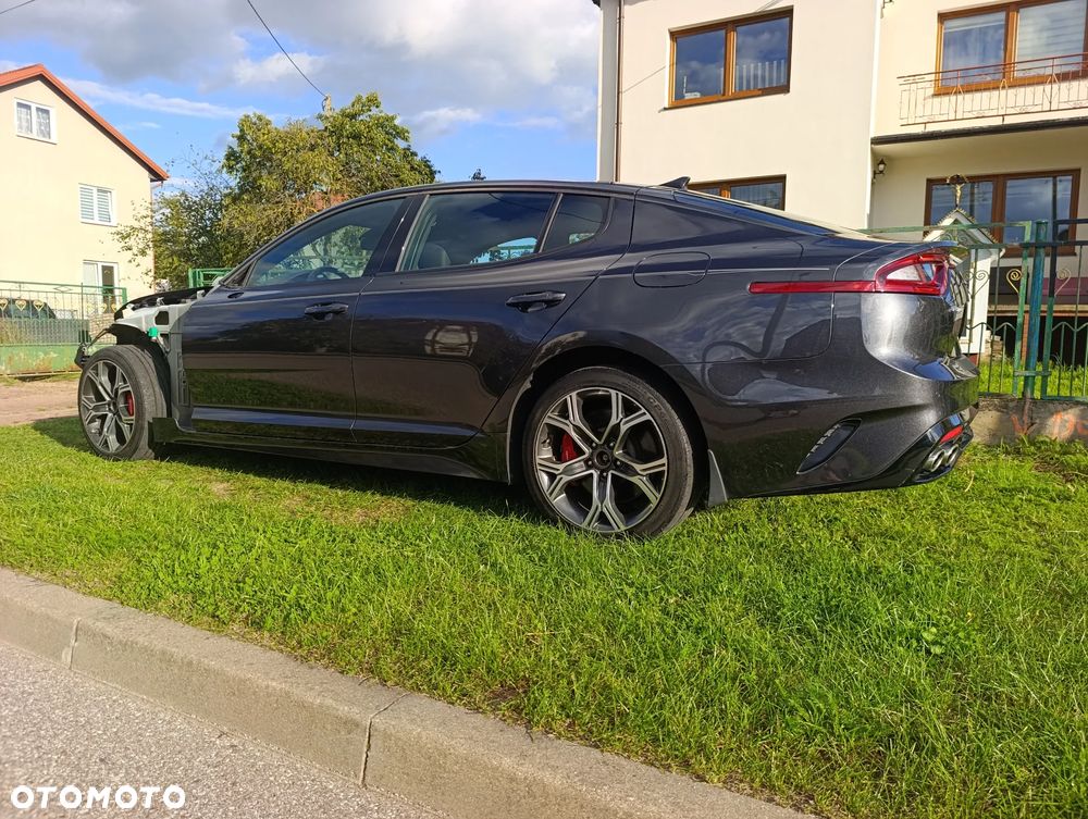 Kia Stinger - 2