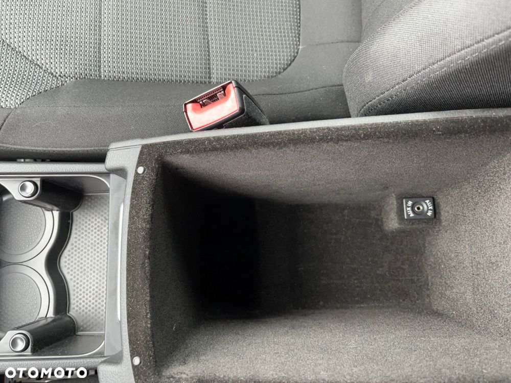 Volkswagen Passat - 33