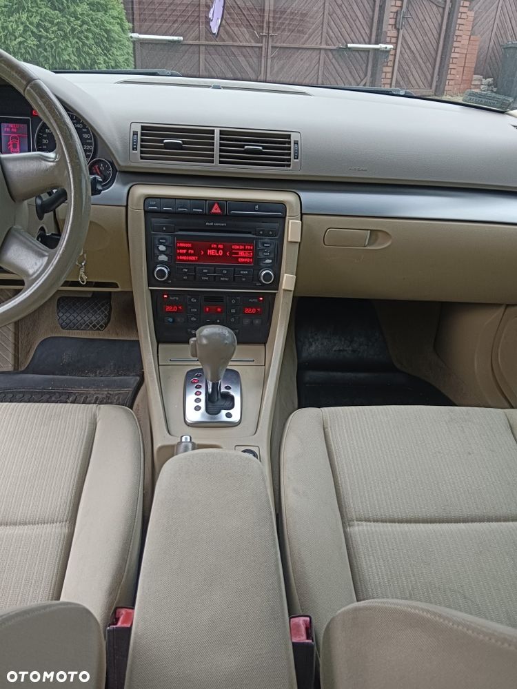 Audi A4 Limousine - 5