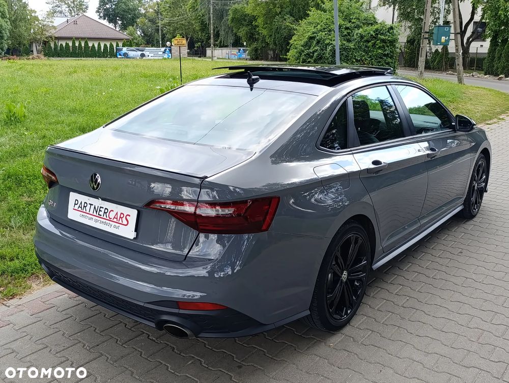 Volkswagen Jetta - 5