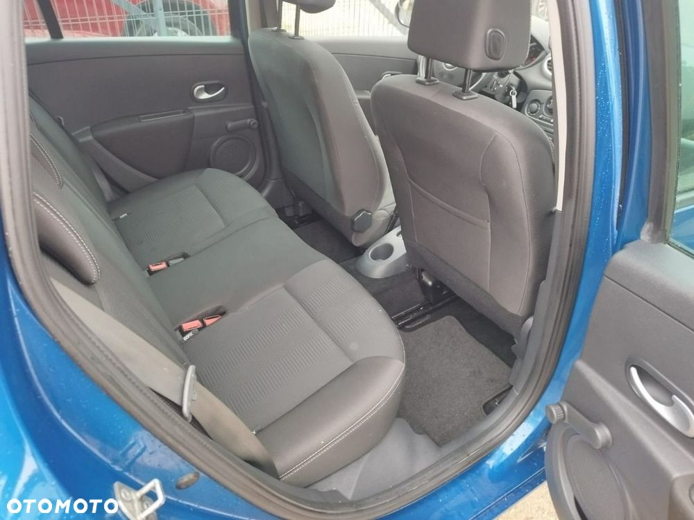 Renault Clio - 11